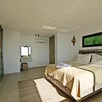 With A Private Heated Pool, Jacuzzi, Overlooking Spectacular Views Of The Sea *