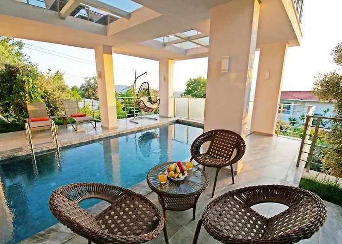 Villa With A Private Heated Pool, Jacuzzi, Overlooking Spectacular Views Of The Sea *