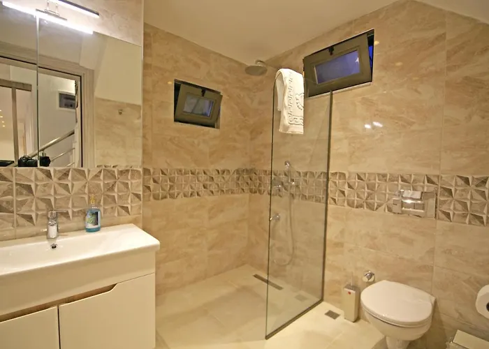 Villa With A Private Heated Pool, Jacuzzi, Overlooking Spectacular Views Of The Sea