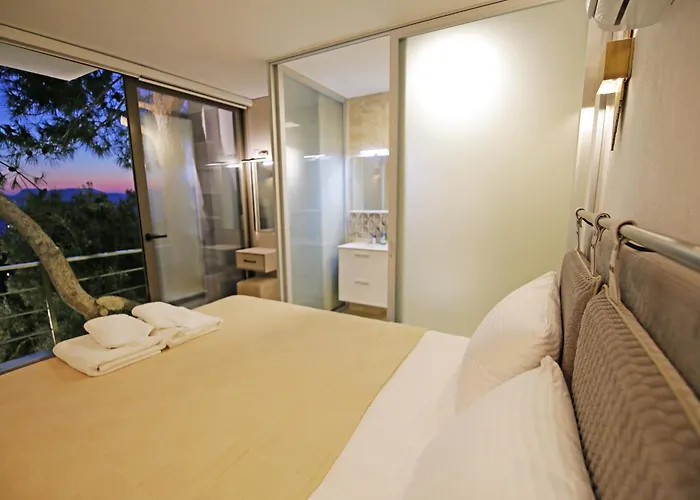 Villa With A Private Heated Pool, Jacuzzi, Overlooking Spectacular Views Of The Sea Kaş