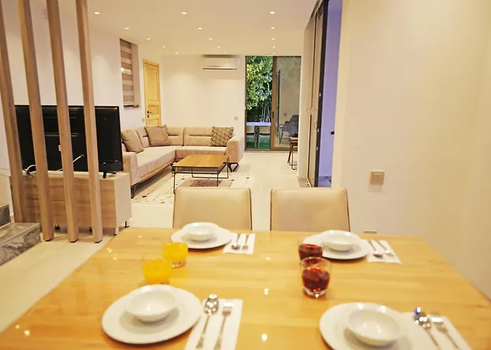 Villa With A Private Heated Pool, Jacuzzi, Overlooking Spectacular Views Of The Sea *