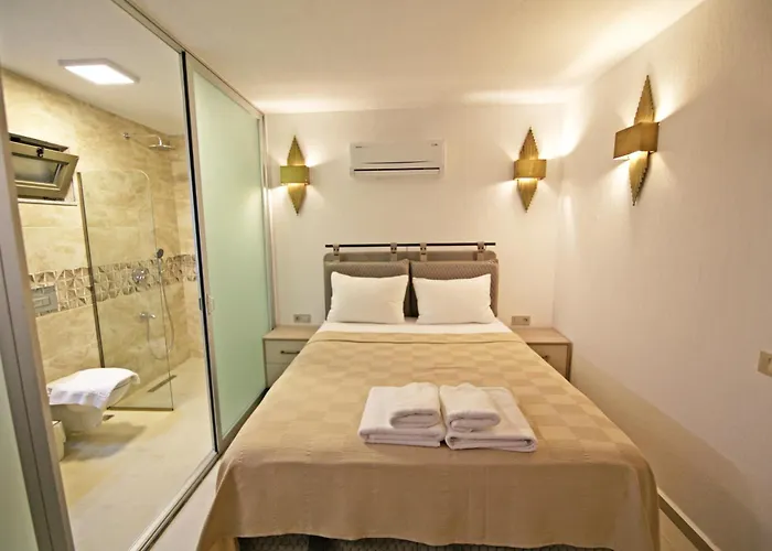 Villa With A Private Heated Pool, Jacuzzi, Overlooking Spectacular Views Of The Sea *